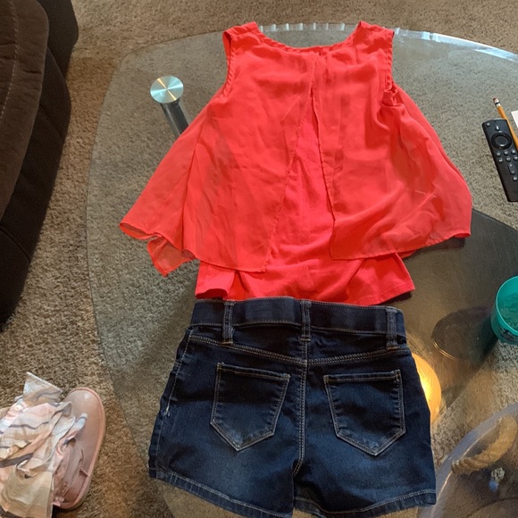 Outfit - Picture 2 of 2